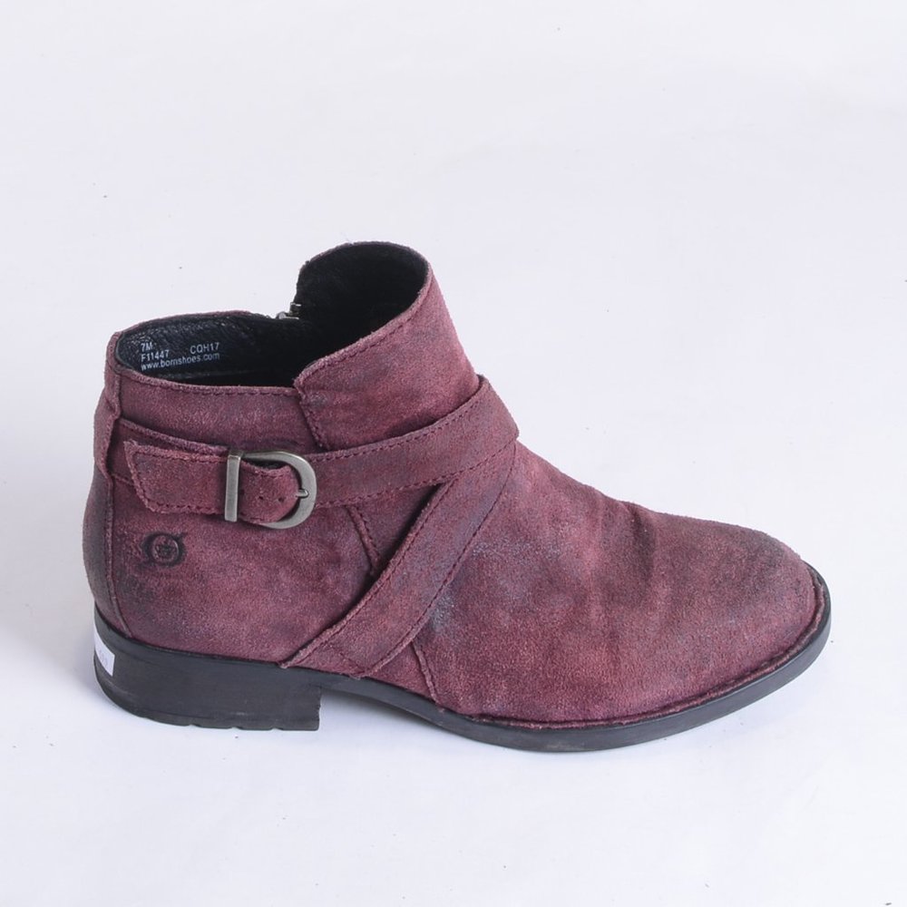 BORN side-zip burgundy leather ankle booties in EUC!